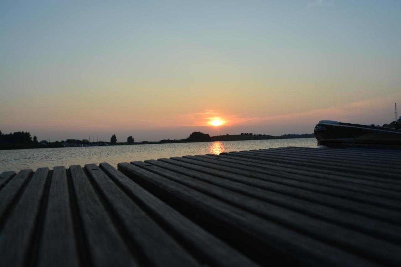 Hausboot Lagoon Щралзунд Екстериор снимка